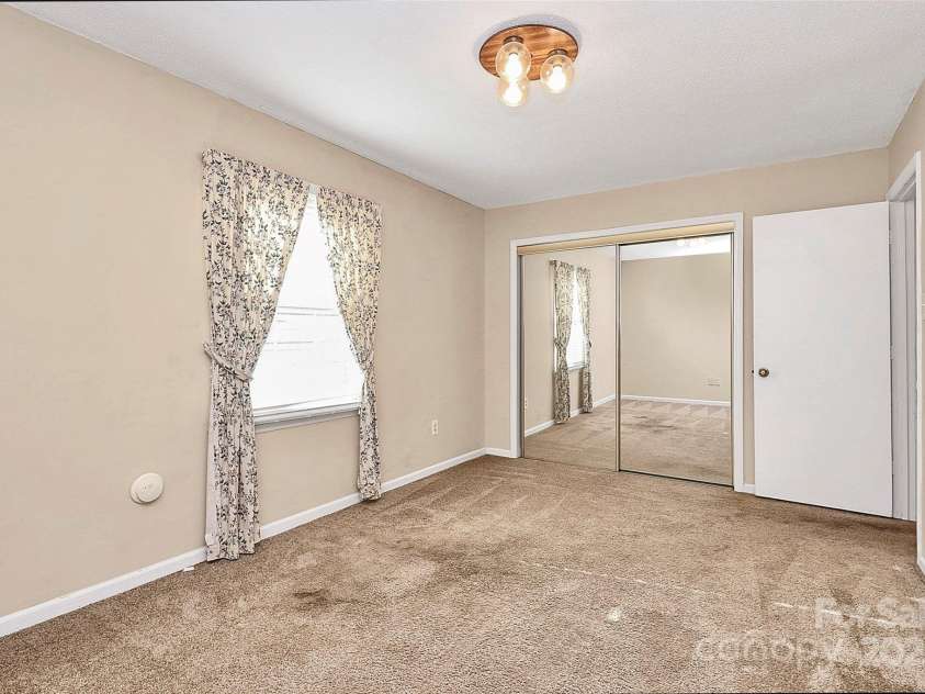 4500 Central Avenue, Charlotte, NC 28205.  MLS# CAR4278736, YatesRealty ID 26018. 