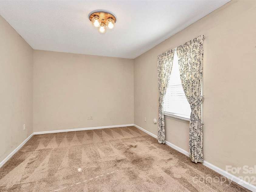 4500 Central Avenue, Charlotte, NC 28205.  MLS# CAR4278736, YatesRealty ID 26018. 