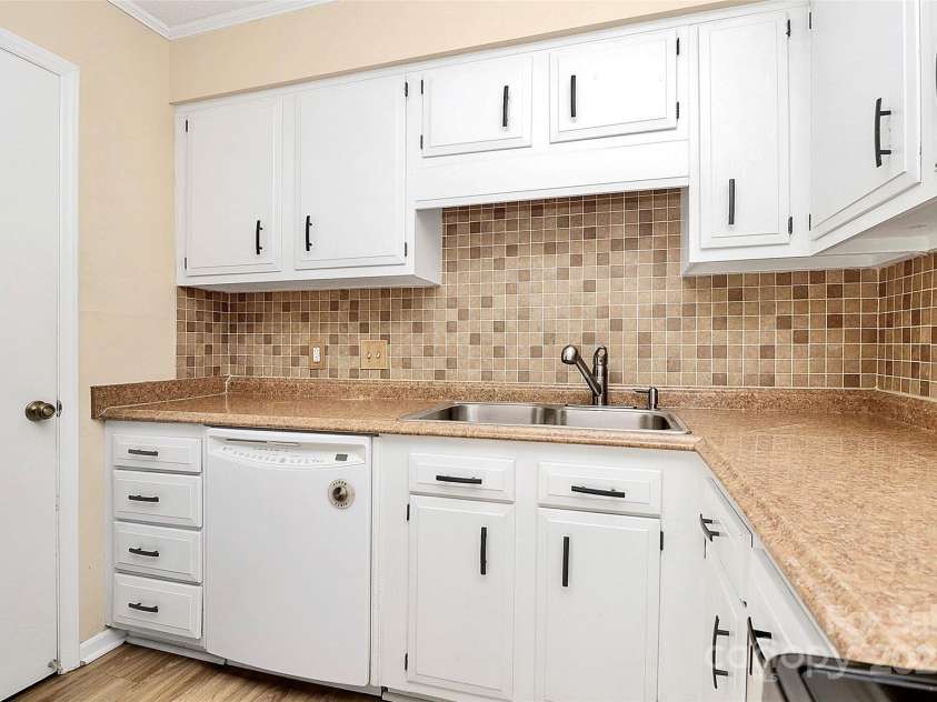 4500 Central Avenue, Charlotte, NC 28205.  MLS# CAR4278736, YatesRealty ID 26018. 