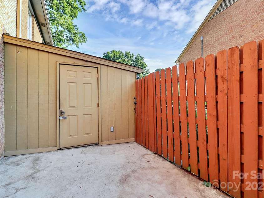 4500 Central Avenue, Charlotte, NC 28205.  MLS# CAR4278736, YatesRealty ID 26018. 