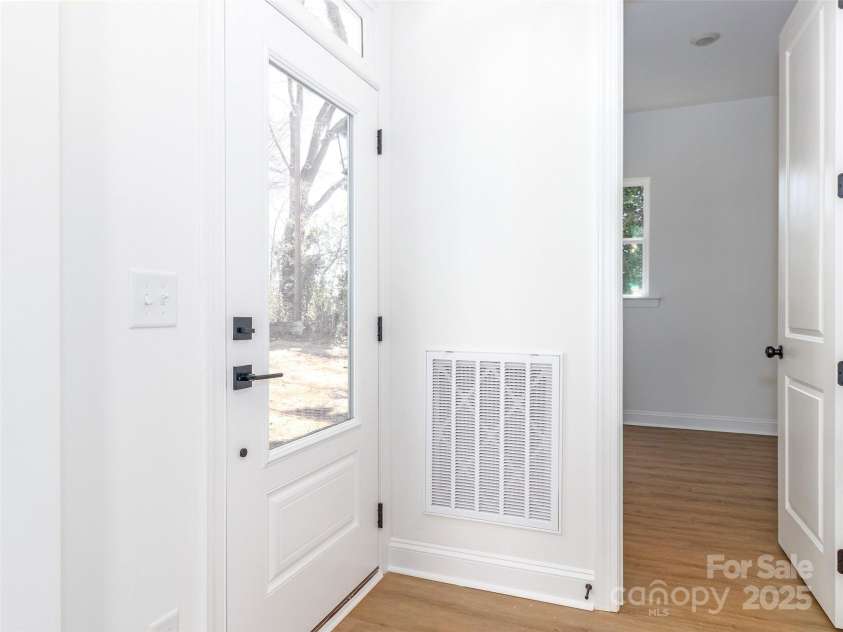 2501 ELON Street, Charlotte, NC 28208.  MLS# CAR4246570, YatesRealty ID 26019. 