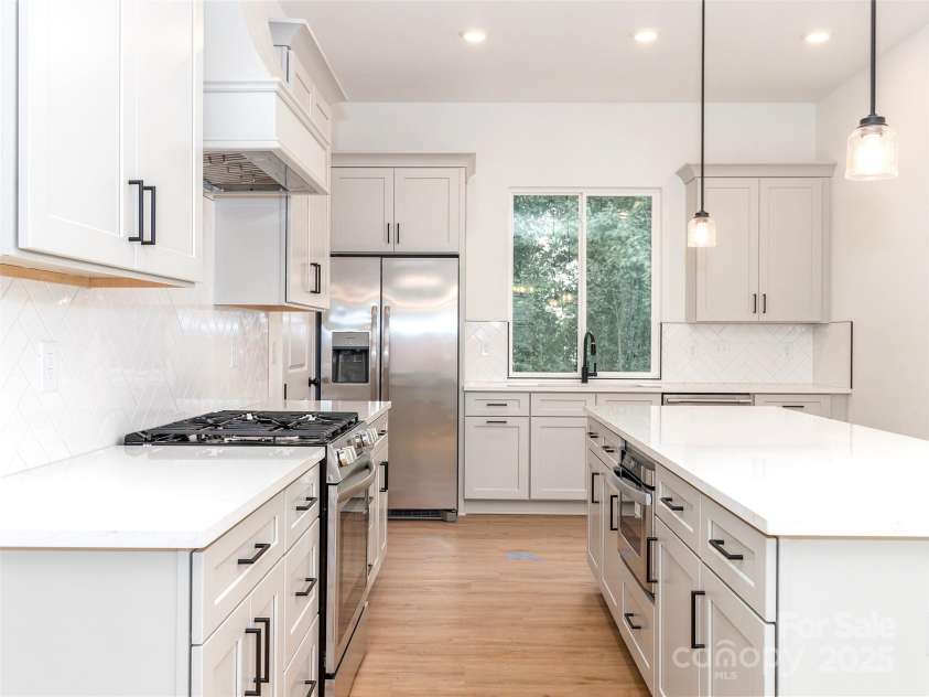 2501 ELON Street, Charlotte, NC 28208.  MLS# CAR4246570, YatesRealty ID 26019. 