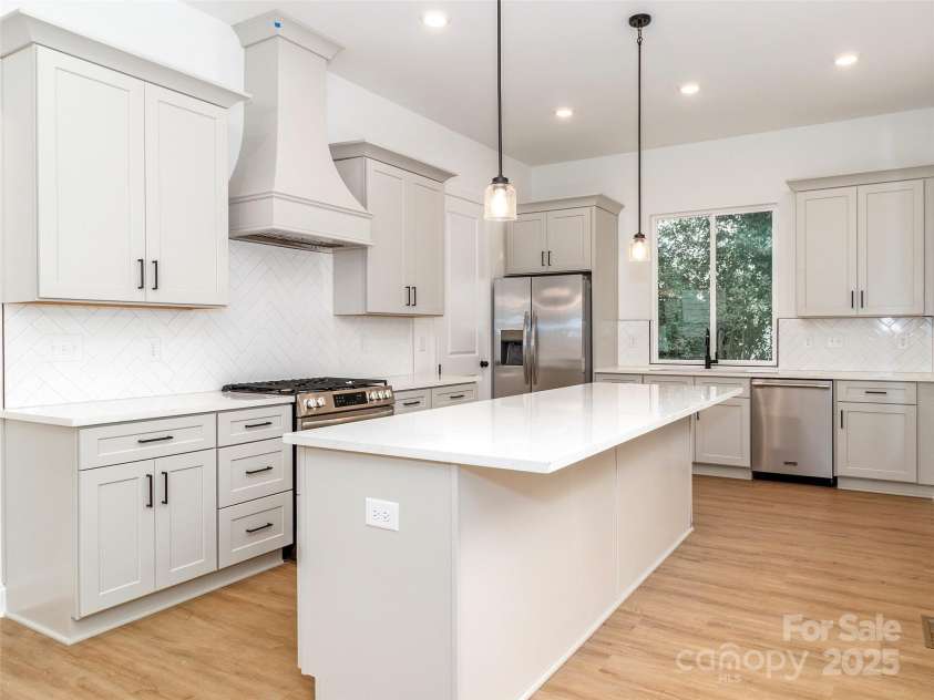 2501 ELON Street, Charlotte, NC 28208.  MLS# CAR4246570, YatesRealty ID 26019. 