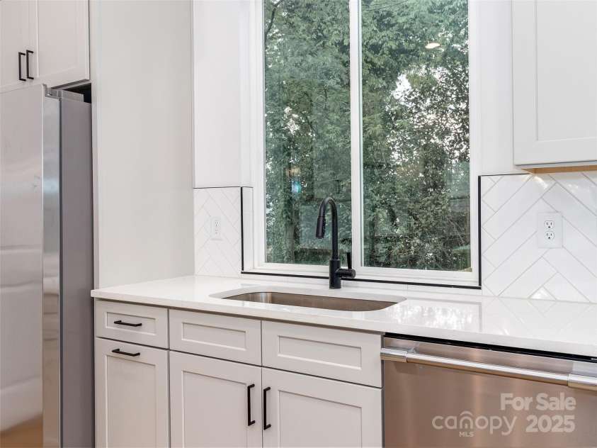 2501 ELON Street, Charlotte, NC 28208.  MLS# CAR4246570, YatesRealty ID 26019. 