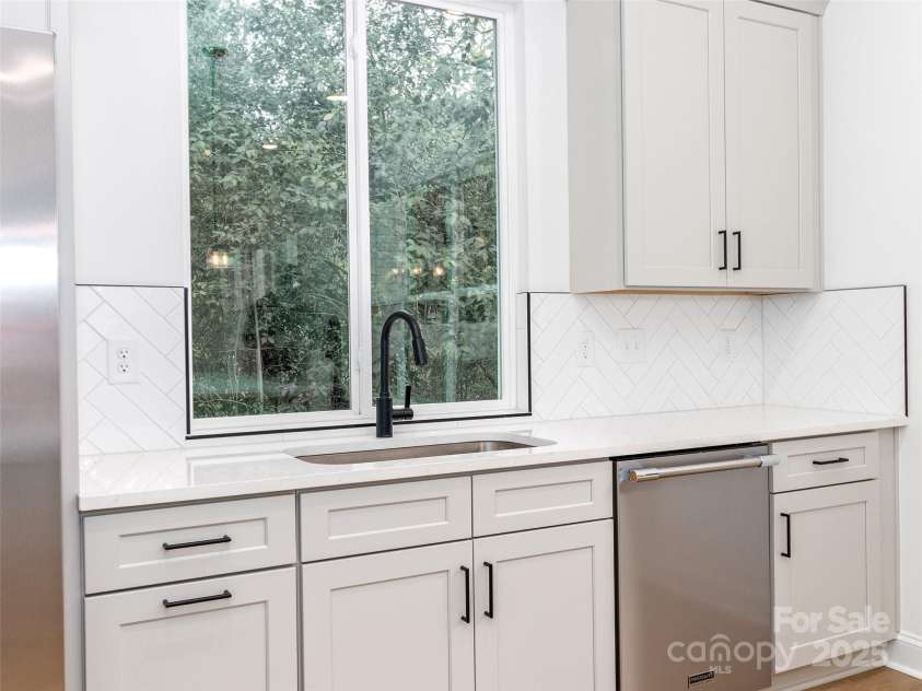 2501 ELON Street, Charlotte, NC 28208.  MLS# CAR4246570, YatesRealty ID 26019. 