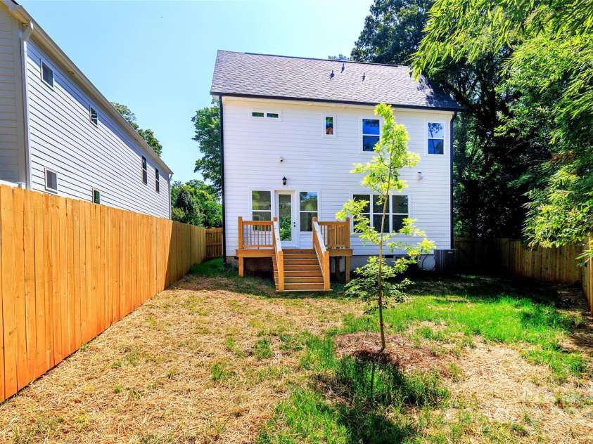 2501 ELON Street, Charlotte, NC 28208.  MLS# CAR4246570, YatesRealty ID 26019. 