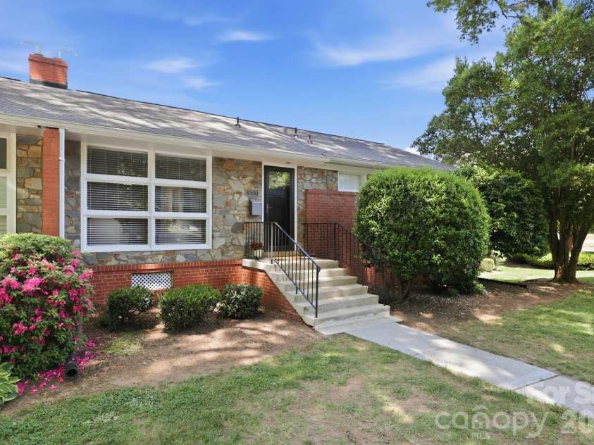 4500 Woodlark Lane, Charlotte, NC 28211.  MLS# CAR4371297, YatesRealty ID 26019. 