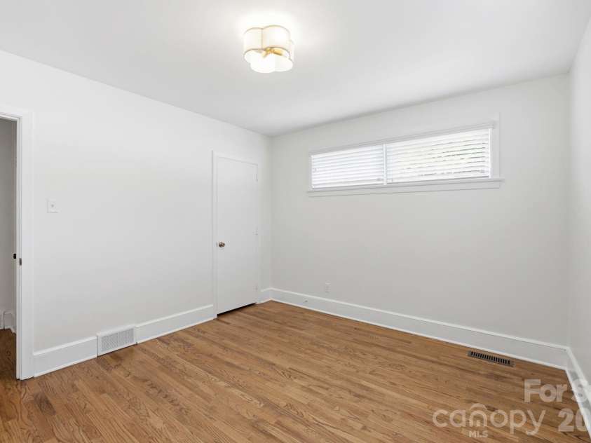 4500 Woodlark Lane, Charlotte, NC 28211.  MLS# CAR4371297, YatesRealty ID 26019. 