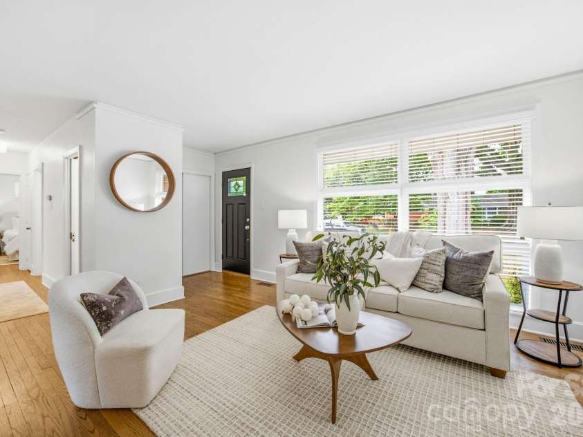 4500 Woodlark Lane, Charlotte, NC 28211.  MLS# CAR4395136, YatesRealty ID 26019. 