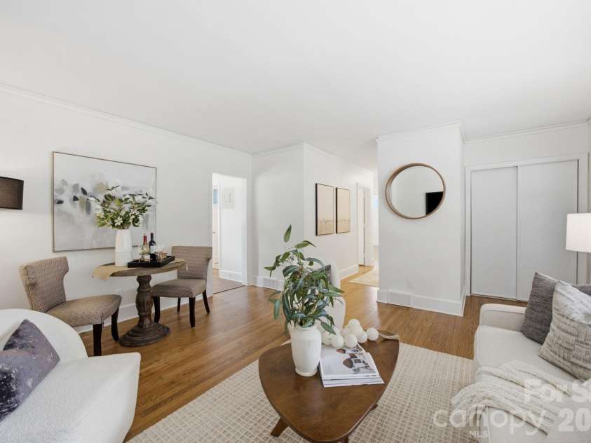 4500 Woodlark Lane, Charlotte, NC 28211.  MLS# CAR4395136, YatesRealty ID 26019. 