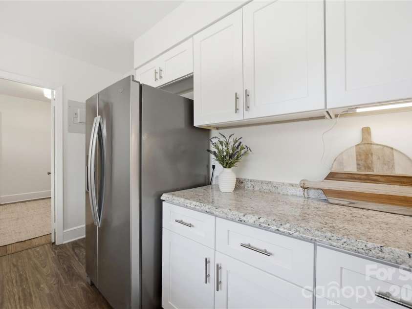 4500 Woodlark Lane, Charlotte, NC 28211.  MLS# CAR4395136, YatesRealty ID 26019. 