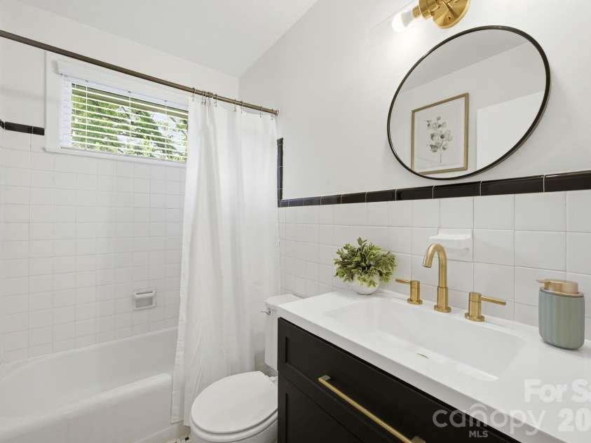 4500 Woodlark Lane, Charlotte, NC 28211.  MLS# CAR4395136, YatesRealty ID 26019. 
