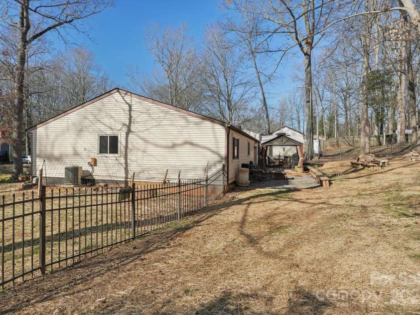 8432 Othello Place, Charlotte, NC 28227.  MLS# CAR4226678, YatesRealty ID 2602. 