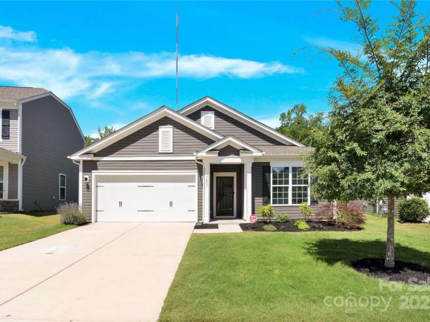 3207 Selwyn Landing Drive, Charlotte, NC 28215.  MLS# CAR4269494, YatesRealty ID 26020. 