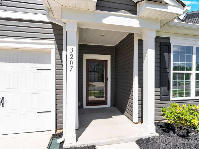 3207 Selwyn Landing Drive, Charlotte, NC 28215.  MLS# CAR4269494, YatesRealty ID 26020. 