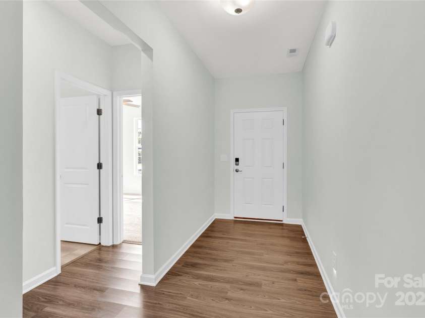 3207 Selwyn Landing Drive, Charlotte, NC 28215.  MLS# CAR4269494, YatesRealty ID 26020. 
