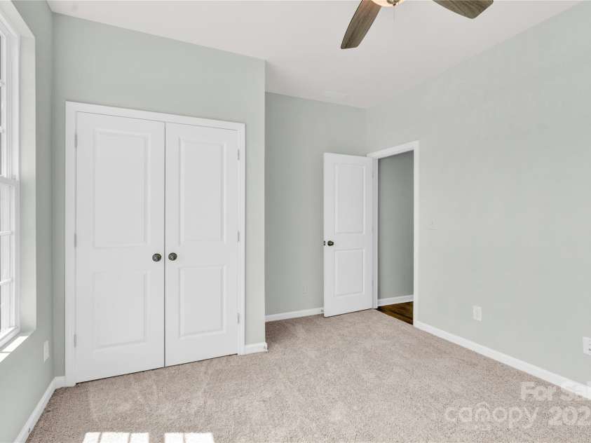 3207 Selwyn Landing Drive, Charlotte, NC 28215.  MLS# CAR4269494, YatesRealty ID 26020. 