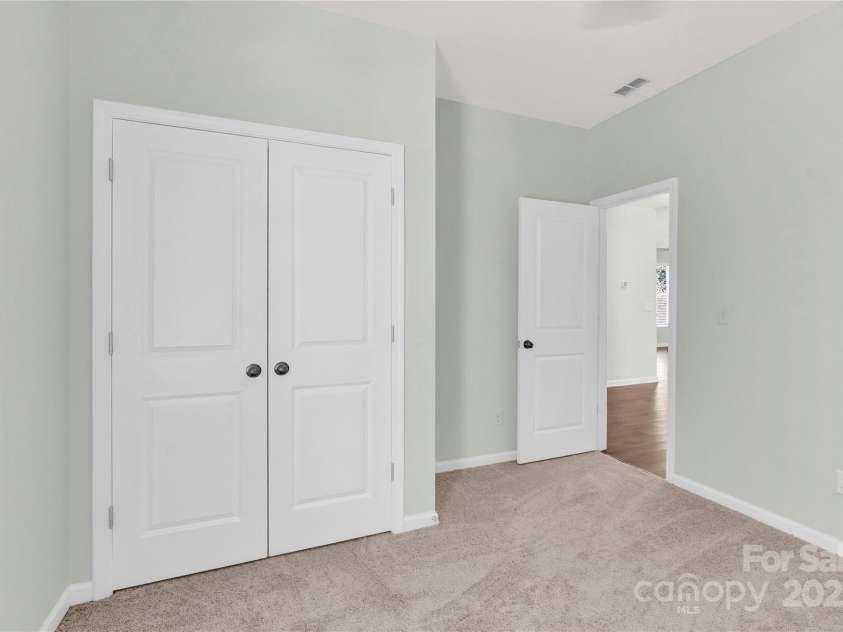 3207 Selwyn Landing Drive, Charlotte, NC 28215.  MLS# CAR4269494, YatesRealty ID 26020. 
