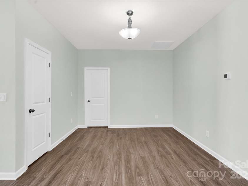 3207 Selwyn Landing Drive, Charlotte, NC 28215.  MLS# CAR4269494, YatesRealty ID 26020. 