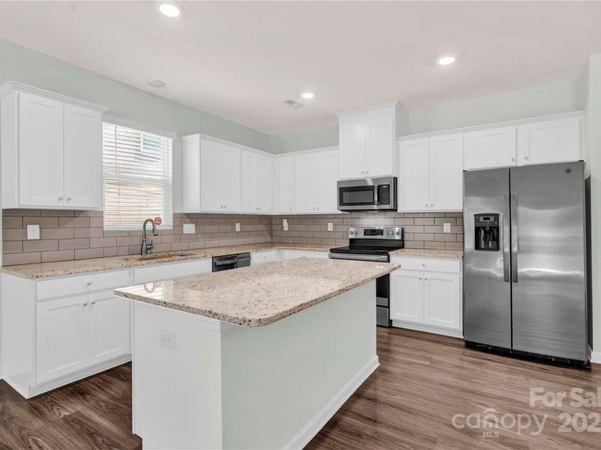 3207 Selwyn Landing Drive, Charlotte, NC 28215.  MLS# CAR4269494, YatesRealty ID 26020. 
