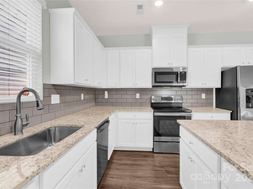 3207 Selwyn Landing Drive, Charlotte, NC 28215.  MLS# CAR4269494, YatesRealty ID 26020. 