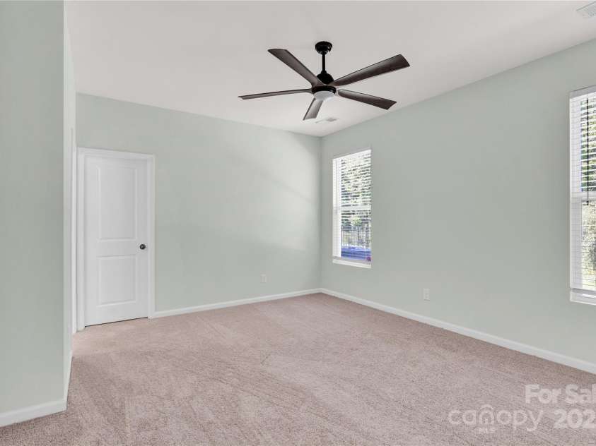 3207 Selwyn Landing Drive, Charlotte, NC 28215.  MLS# CAR4269494, YatesRealty ID 26020. 