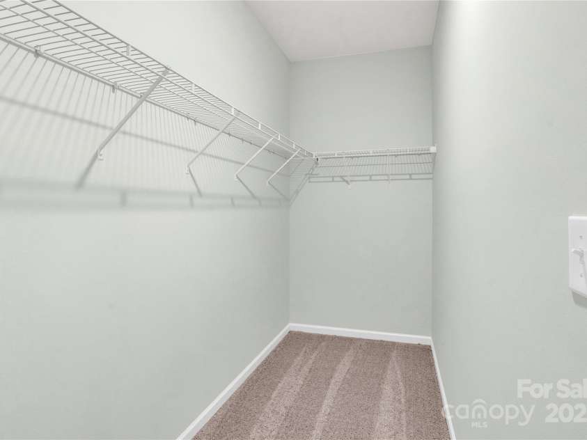 3207 Selwyn Landing Drive, Charlotte, NC 28215.  MLS# CAR4269494, YatesRealty ID 26020. 