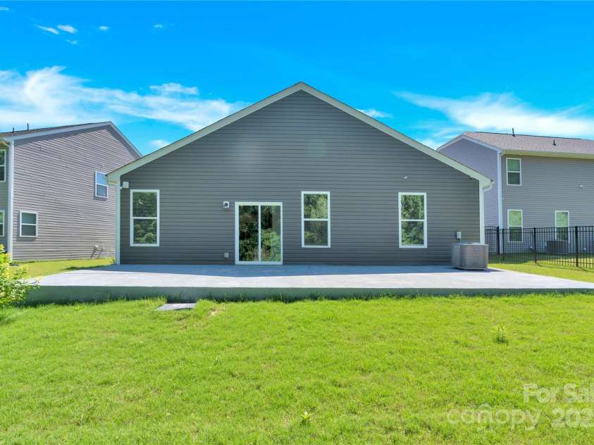 3207 Selwyn Landing Drive, Charlotte, NC 28215.  MLS# CAR4269494, YatesRealty ID 26020. 