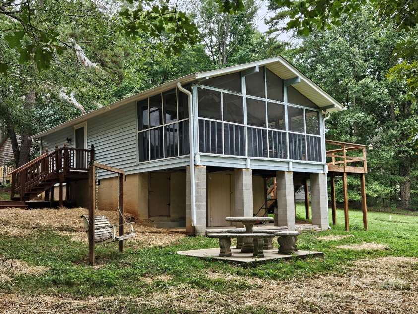 6813 Navajo Trail, Sherrills Ford, NC 28673.  MLS# CAR4253996, YatesRealty ID 26022. 