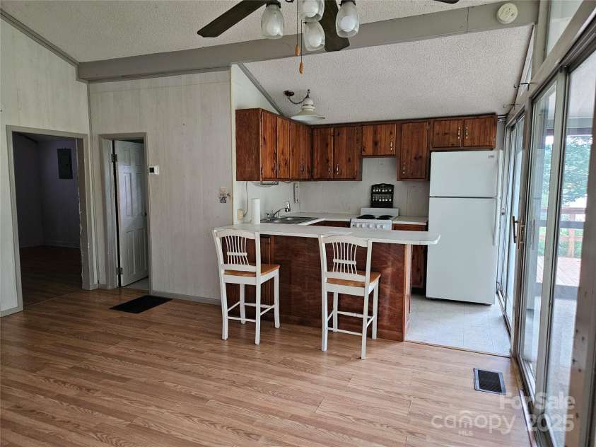 6813 Navajo Trail, Sherrills Ford, NC 28673.  MLS# CAR4253996, YatesRealty ID 26022. Eat at Bar
