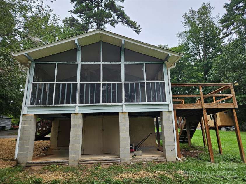 6813 Navajo Trail, Sherrills Ford, NC 28673.  MLS# CAR4253996, YatesRealty ID 26022. Front of House Facing the Lake
