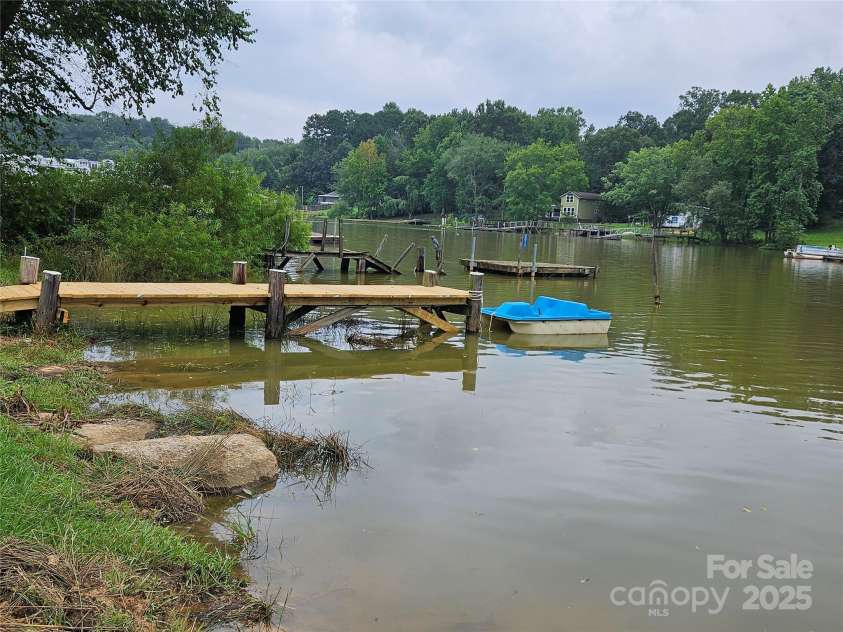 6813 Navajo Trail, Sherrills Ford, NC 28673.  MLS# CAR4253996, YatesRealty ID 26022. Side View of the Pier