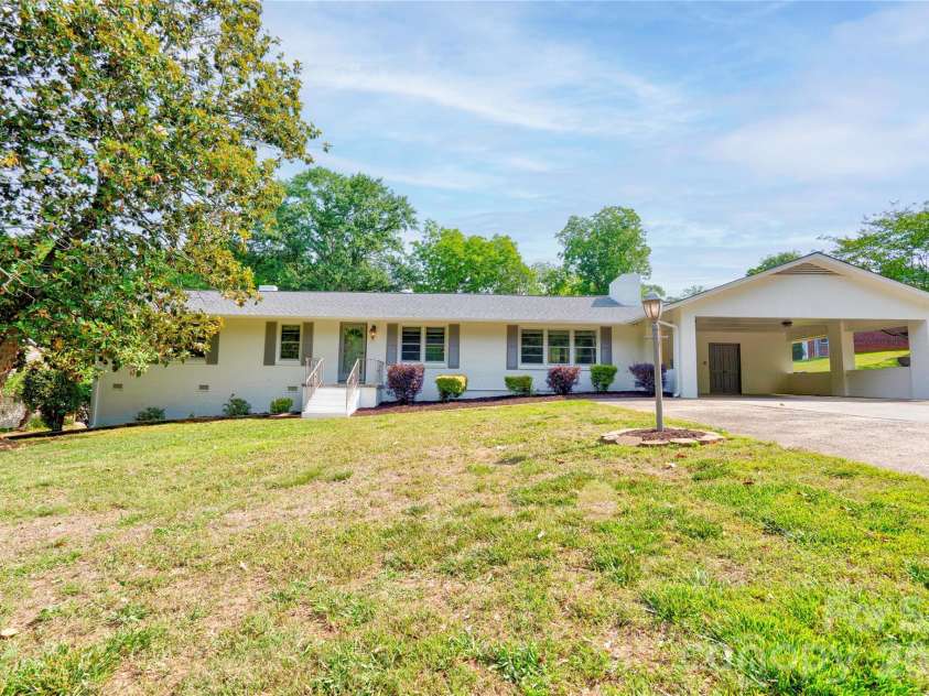 809 Forest Hill Drive, Shelby, NC 28150.  MLS# CAR4385208, YatesRealty ID 26022. 