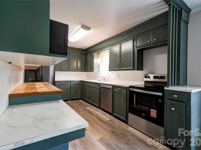 809 Forest Hill Drive, Shelby, NC 28150.  MLS# CAR4385208, YatesRealty ID 26022. 