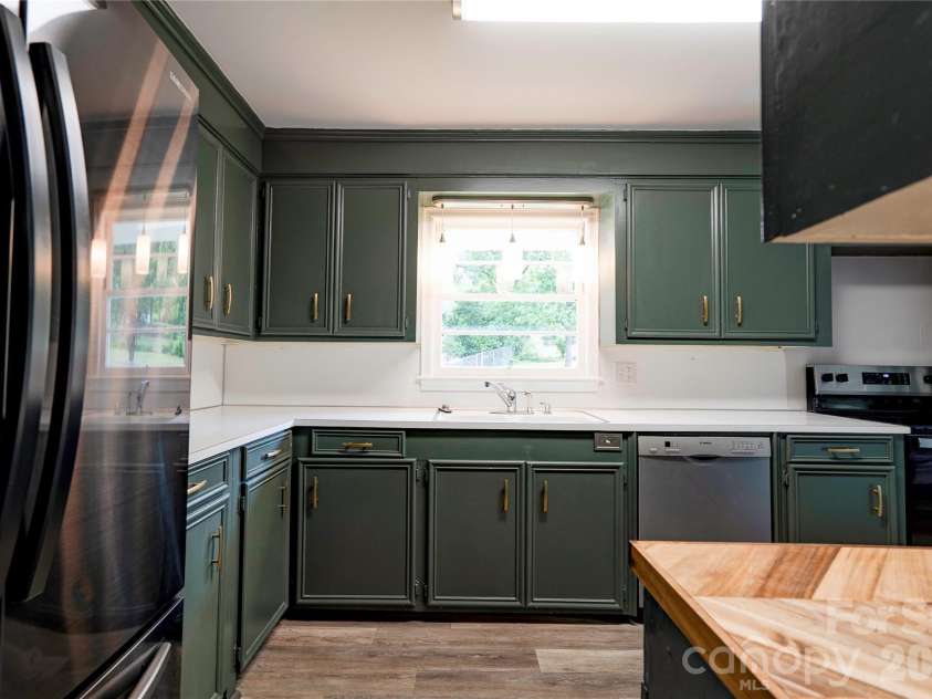 809 Forest Hill Drive, Shelby, NC 28150.  MLS# CAR4385208, YatesRealty ID 26022. 