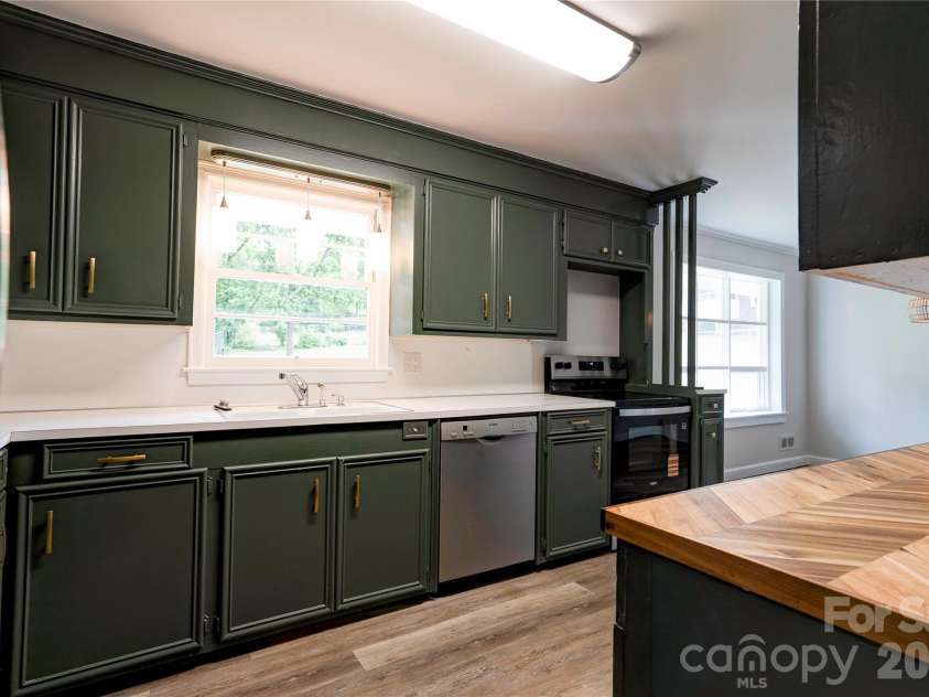 809 Forest Hill Drive, Shelby, NC 28150.  MLS# CAR4385208, YatesRealty ID 26022. 