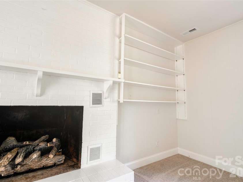 809 Forest Hill Drive, Shelby, NC 28150.  MLS# CAR4385208, YatesRealty ID 26022. 