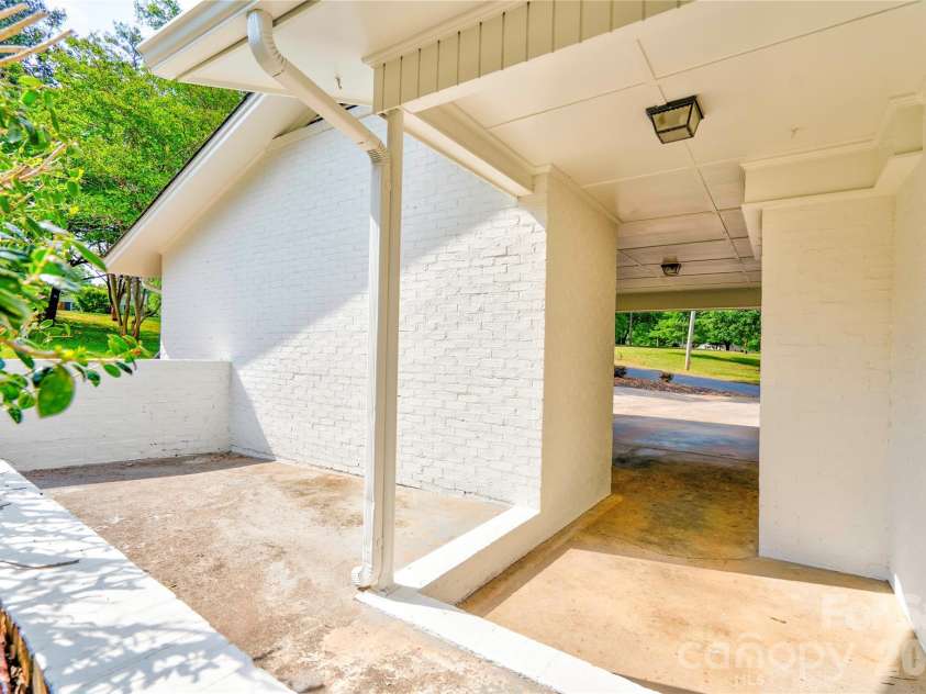 809 Forest Hill Drive, Shelby, NC 28150.  MLS# CAR4385208, YatesRealty ID 26022. 