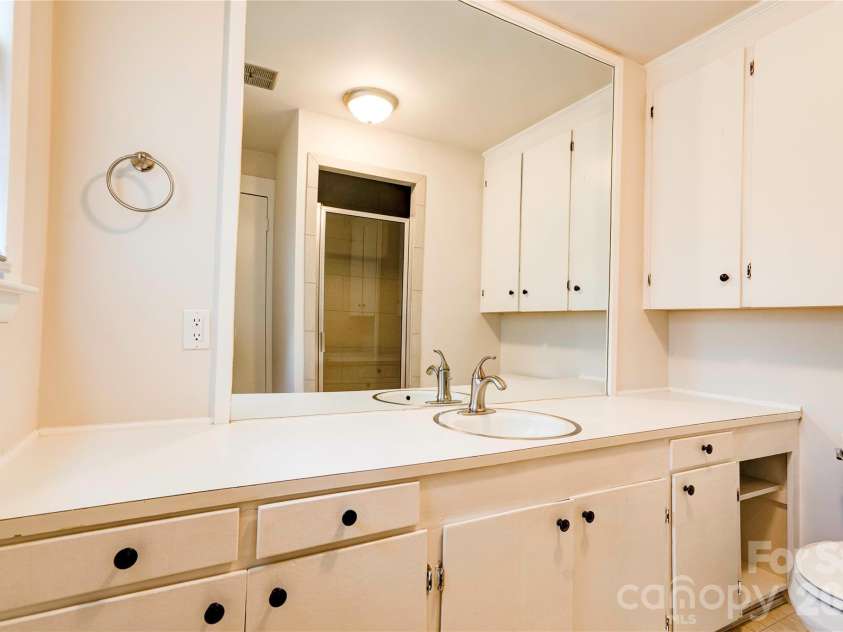 809 Forest Hill Drive, Shelby, NC 28150.  MLS# CAR4385208, YatesRealty ID 26022. Bathroom with walk in tile shower