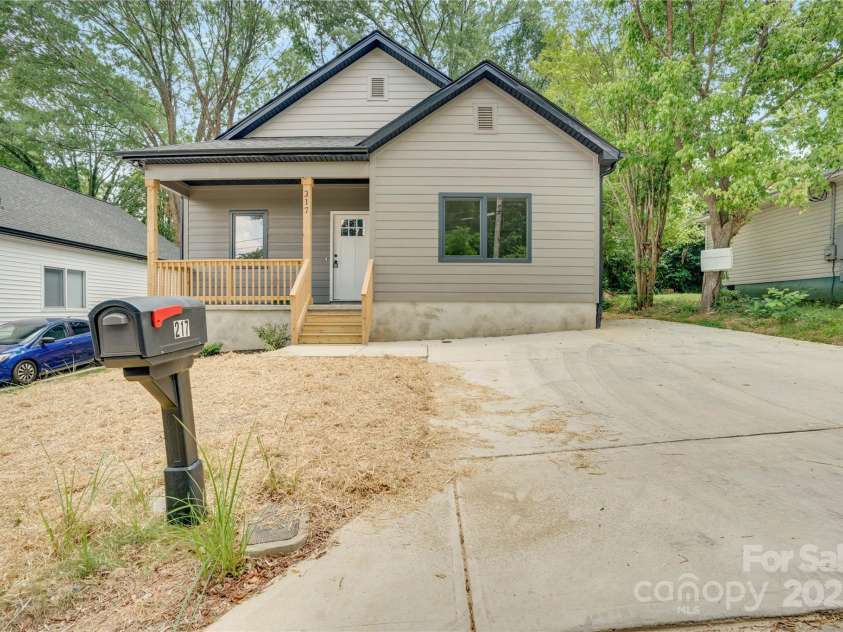 217 Norment Avenue, Gastonia, NC 28052.  MLS# CAR4280261, YatesRealty ID 26024. 