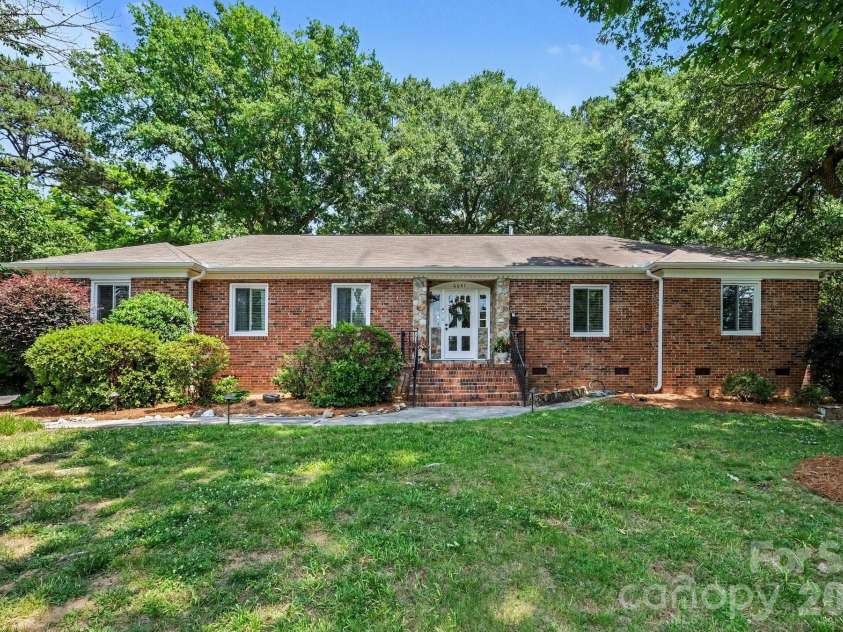 6641 Brookmeade Drive, Charlotte, NC 28226.  MLS# CAR4384428, YatesRealty ID 26026. 