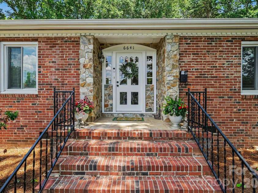 6641 Brookmeade Drive, Charlotte, NC 28226.  MLS# CAR4384428, YatesRealty ID 26026. 