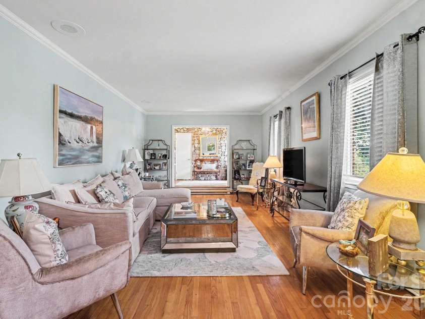 6641 Brookmeade Drive, Charlotte, NC 28226.  MLS# CAR4384428, YatesRealty ID 26026. 
