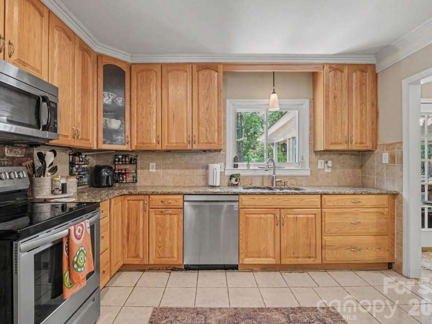 6641 Brookmeade Drive, Charlotte, NC 28226.  MLS# CAR4384428, YatesRealty ID 26026. 