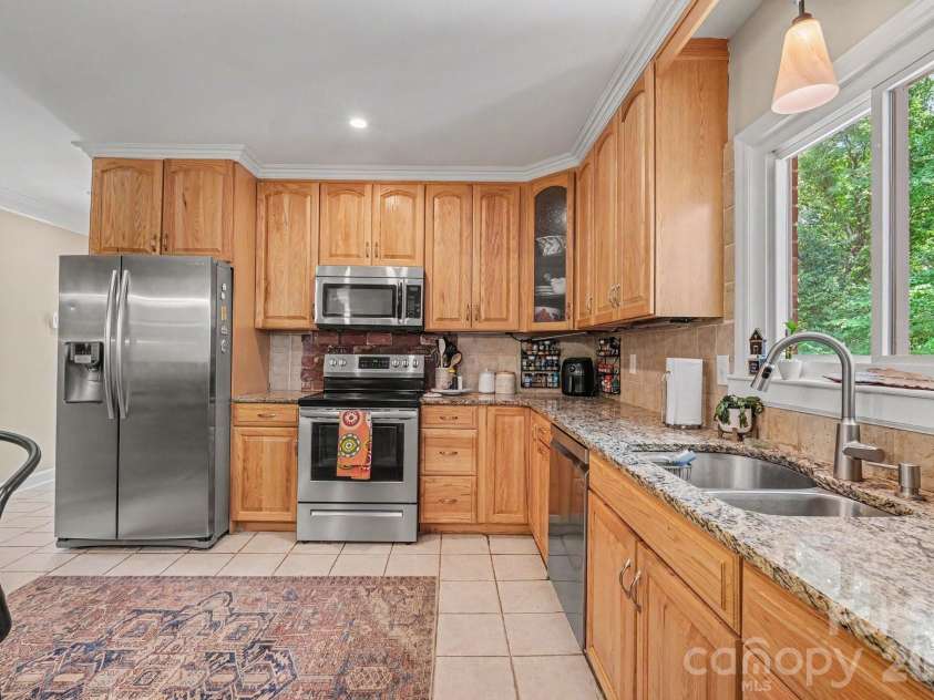 6641 Brookmeade Drive, Charlotte, NC 28226.  MLS# CAR4384428, YatesRealty ID 26026. 