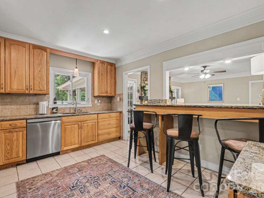 6641 Brookmeade Drive, Charlotte, NC 28226.  MLS# CAR4384428, YatesRealty ID 26026. 
