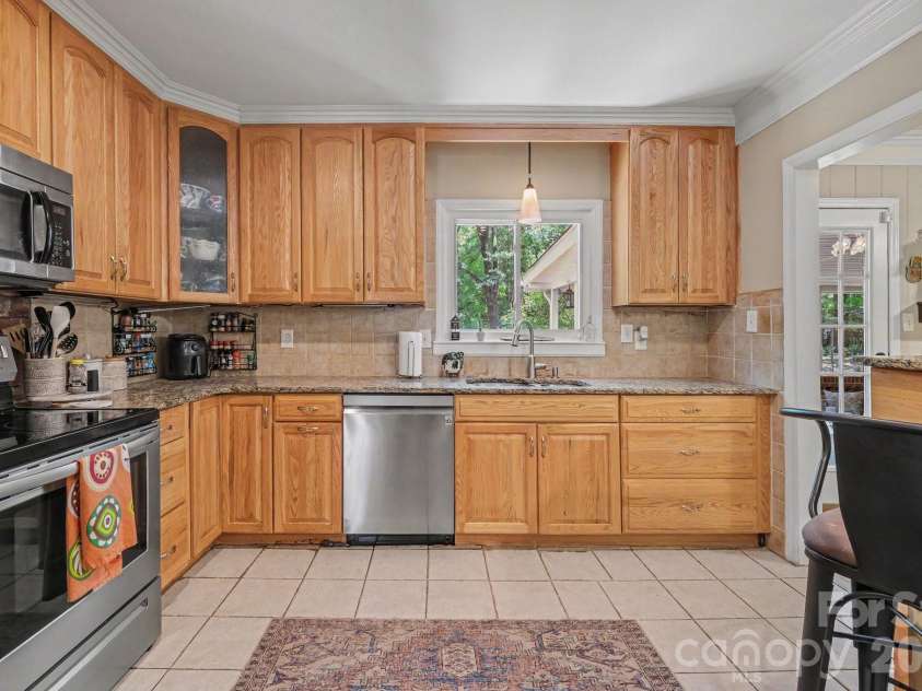 6641 Brookmeade Drive, Charlotte, NC 28226.  MLS# CAR4384428, YatesRealty ID 26026. 