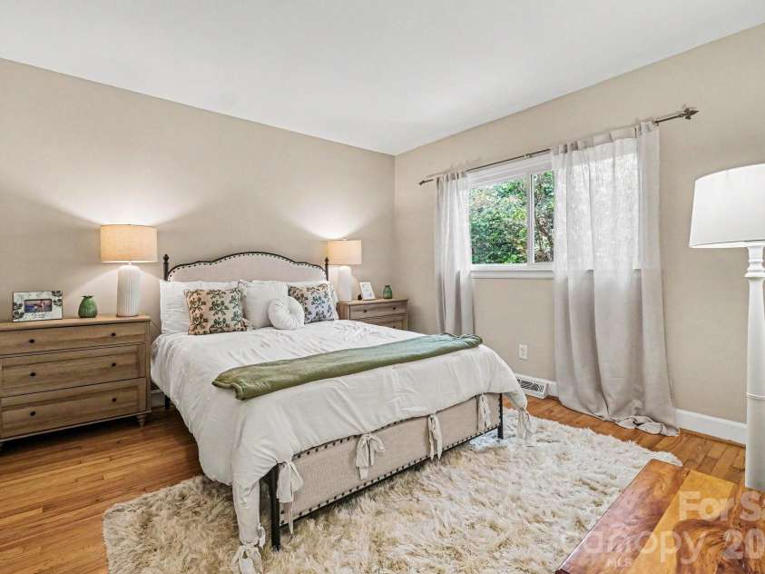 6641 Brookmeade Drive, Charlotte, NC 28226.  MLS# CAR4384428, YatesRealty ID 26026. 