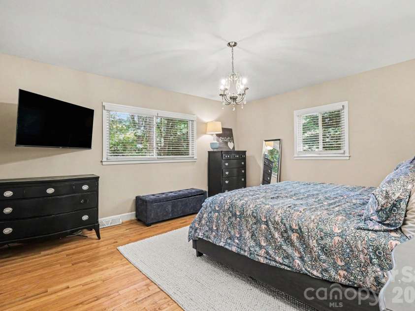 6641 Brookmeade Drive, Charlotte, NC 28226.  MLS# CAR4384428, YatesRealty ID 26026. 