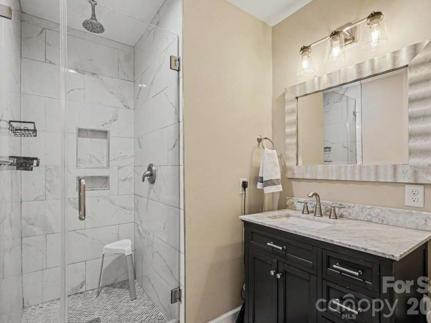 6641 Brookmeade Drive, Charlotte, NC 28226.  MLS# CAR4384428, YatesRealty ID 26026. 
